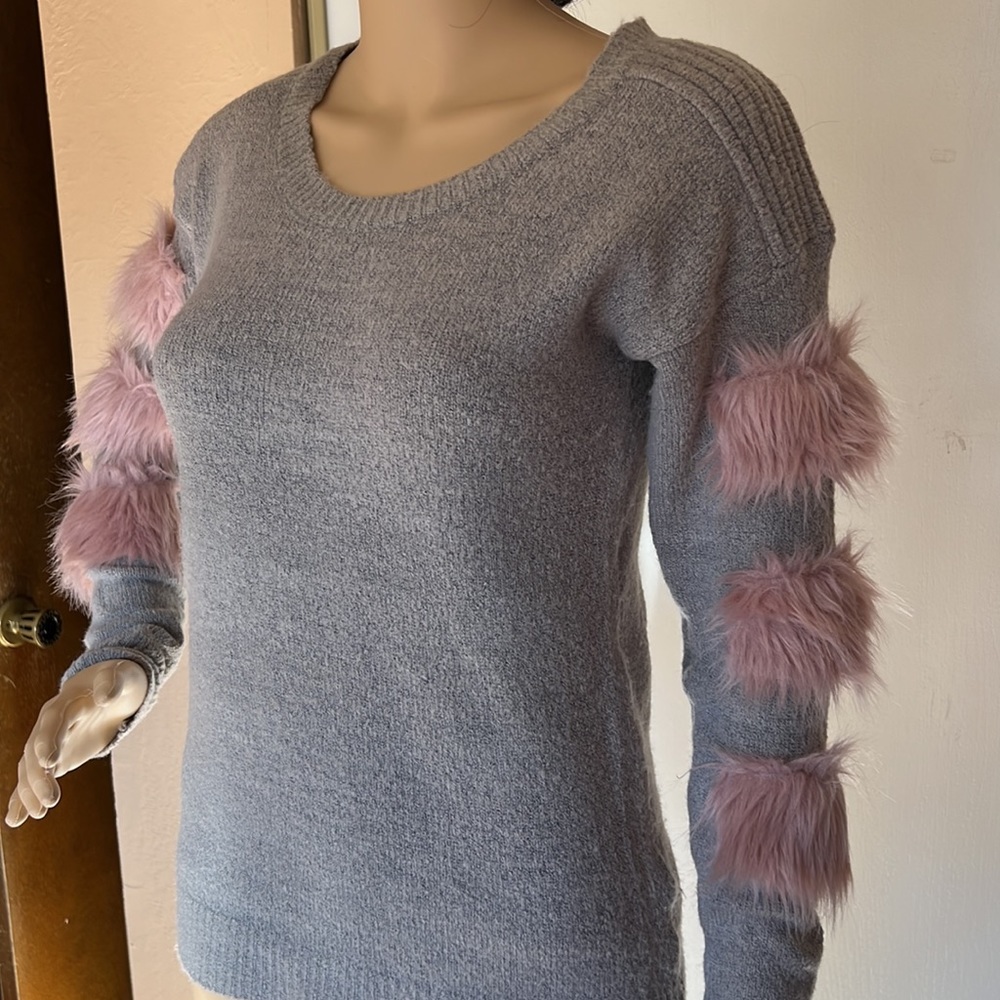 Grey Fur Sleeve Sweater. Size Medium - Picture 4 of 13
